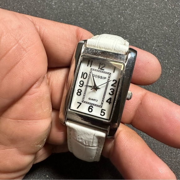 GOSSIP GSP172B Women's Watch Silver Tone White Leather Band NEW BATTERY Working - Picture 2 of 8